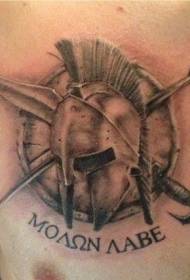 Көкірек қара спартандық каска, крест қару-жарақпен татуировкасы