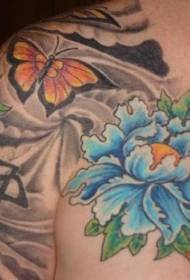 schouder vlinder en blauwe bloem tattoo patroon