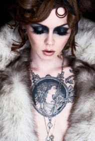 seksikäs kauneus rinnassa kreikkalainen jumalatar tatuointi malli