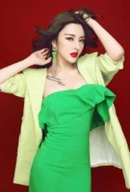 temperament beauty model Feng Yuzhi sexy chest letter tattoo pattern