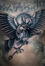 pecho tatuaje de la vieja escuela águila negra y flecha patrón
