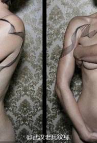costelas laterais e peito Padrão de tatuagem de linha abstrata europeia e americana