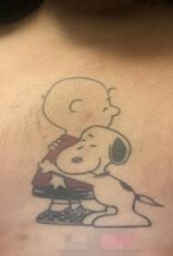 poikien rinnassa maalatut abstraktit viivat sarjakuva Snoopy tatuointi kuvia