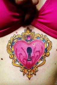 patrón de tatuaje sexy de cerradura de gema en forma de corazón en el pecho