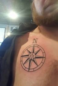 Tattoo Brust männlich Jungen Brust schwarz Kompass Tattoo Bilder