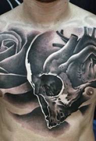 tatuaż w klatce piersiowej chłopców chłopców obraz róży i czaszki tatuaż