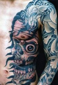 costela lateral e brazo de cor cabra e patrón de tatuaxe monstro sly