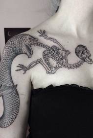 skouer sny styl swart skedel skelet en groot vis tattoo patroon