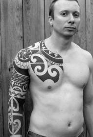 braț și piept misterios model de tatuaj cu totem polinezian alb-negru