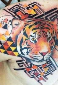 Mellkas törzsi stílusú színes tigris geometriai dekoratív tetoválás mintával