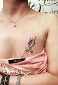 лепотица груди мали и једноставан узорак тетоважа елфа