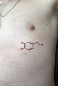 化學元素紋身男胸部化學元素紋身圖片