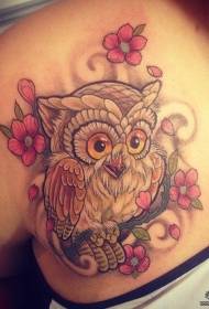 padrão de tatuagem de escola de flor de coruja no peito