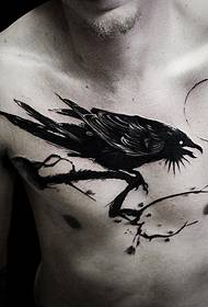 modèle de tatouage corbeau d'encre de poitrine masculine