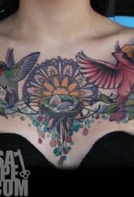 Το στήθος παλιό σχολείο χρωμάτισε διάφορα πτηνά και λουλούδια τατουάζ μοτίβο