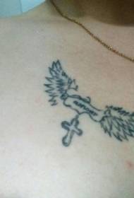 prsni križ s krilima crni uzorak tetovaža