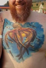 Uzorak tetovaže hobotnice na dječakovim prsima na slici tetovaže hobotnice