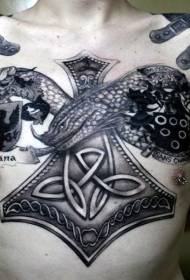 胸部凱爾特人徽章與幻想蛇紋身圖案