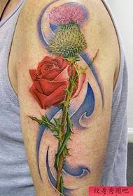 Arm Червена роза татуировка модел снимка