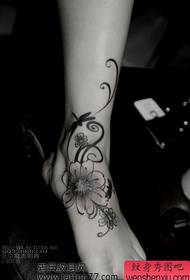 belli piedi belli tatuaggi di tatuaggi di fiori