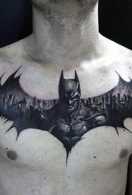 krūtinėje puošnus juodas Batmanas su tatuiruotės ženkleliu „Badge“