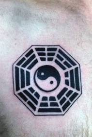 prsni črni tradicionalni vzorec tatoo simbol yin in yang trač