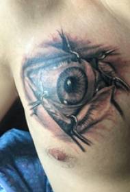 Tattoo borst mannelijke jongens borst zwarte ogen tattoo foto's