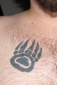 krūtinės meškos letenos spausdinimo tatuiruotės modelis