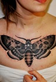 chifuwa chokongoletsa kalembedwe ka gulugufe wamtundu wa geometric tattoo