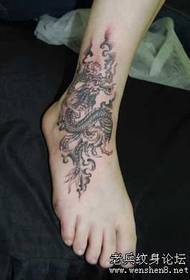 краса татуювання дракона стопи