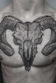 patrón de tatuaxe de cráneo antílope de peito