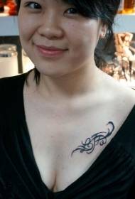 kauneus rinnassa persoonallisuus luova linja totem tatuointi malli