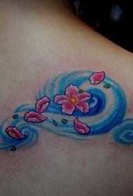 skaistums muguras krāsas ķiršu ziedu tetovējums