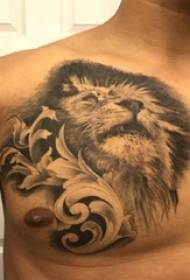 снимка лъвска глава татуировка мъжки гърди татуировка на главата на лъва