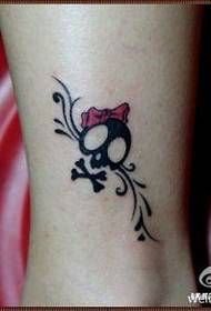 Tatuiruočių mokymo mokykla: mielo kaukolės tatuiruotės piešinių ant kojų paveikslėliai