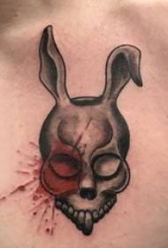 Tattoo coello masculino peito coello negro gris Fotografías