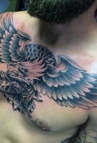 na hrudi působivý tetovací vzor černé šedé orlice