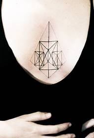 tatuaxe xeométrico tridimensional sexy no peito de rapaza