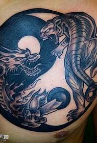 krūtīs Tai Chi dragon tetovējums modelis