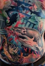 Грудь и брюшко окрашены татуировки подводных акул и черепах