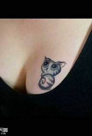ຮູບແບບ tattoo ຫນ້າເອິກຫນ້າຮັກ cat