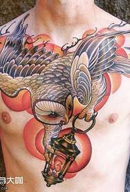 krūtinės pelėdos žibinto tatuiruotės modelis