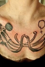 hrudník černá šedá mamutí lebka tetování vzor