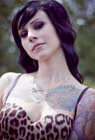 skönhet bröst serpentin dekorativa tatuering mönster