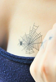 Կրծքավանդակի Sexy Spider Web Tattoo