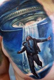 Els aliens del color del pit agafen el patró del tatuatge humà