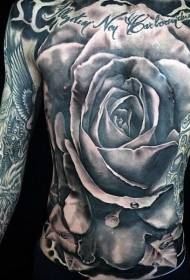 胸部和腹部壯觀的大面積玫瑰紋身圖案