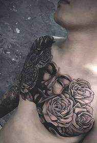 Menns bryst full av kjekk personlighet Totem tatoveringsmønster