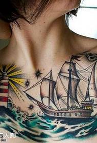 胸部帆船灯塔纹身图案