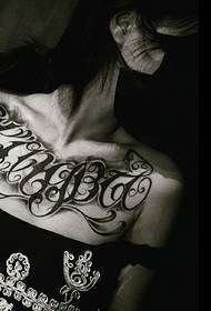 non-mainstream girls chest flower English tattoo pattern